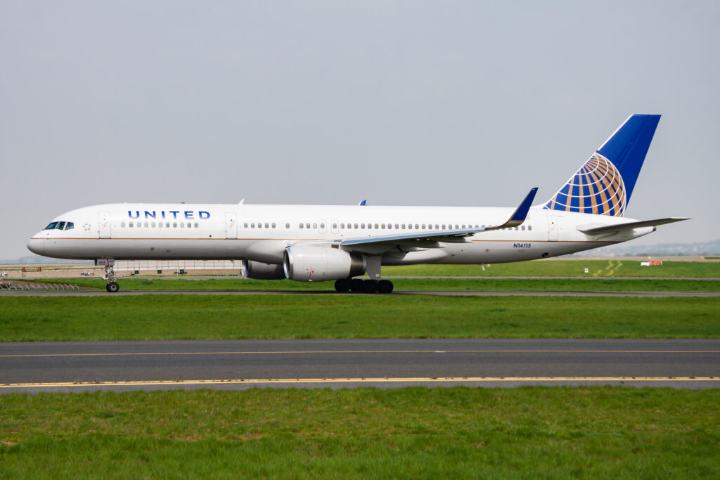 United Airlines Boeing 757-200 N14115 passenger plane departure and take off at Paris Charles de Gaulle Airport