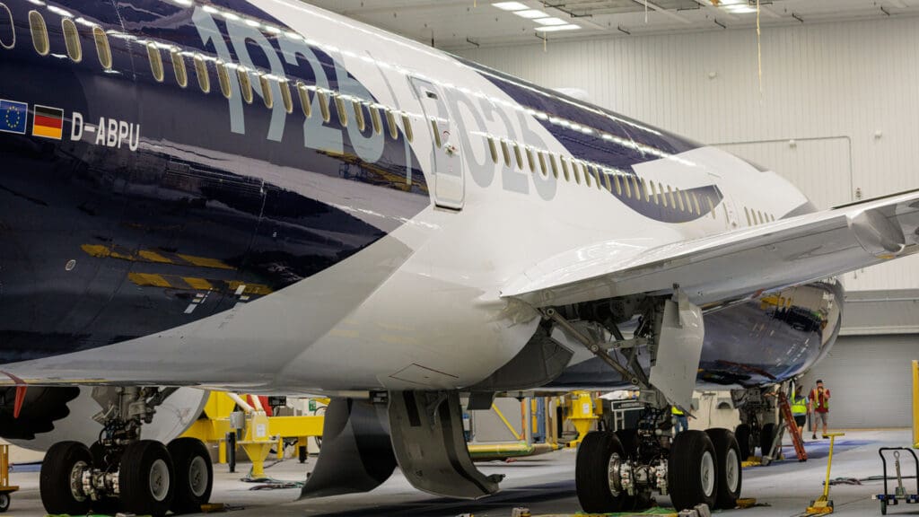 Lufthansa 100 3