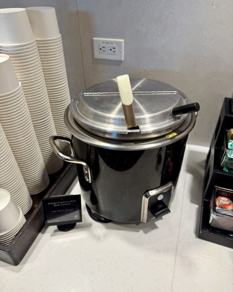 AA Admirals Club YYZ 9