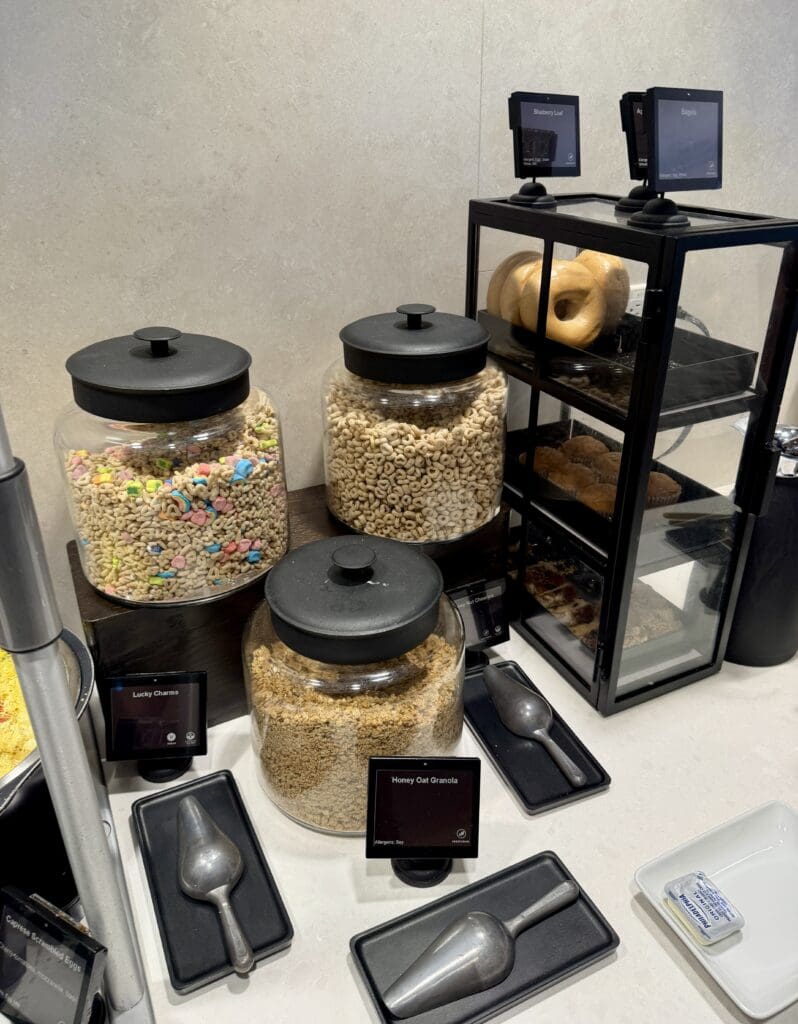 AA Admirals Club YYZ 12