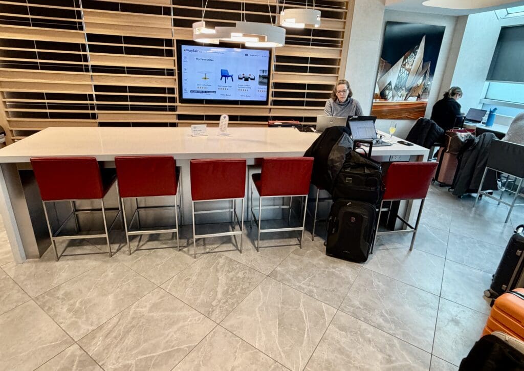 AA Admirals Club YYZ 16