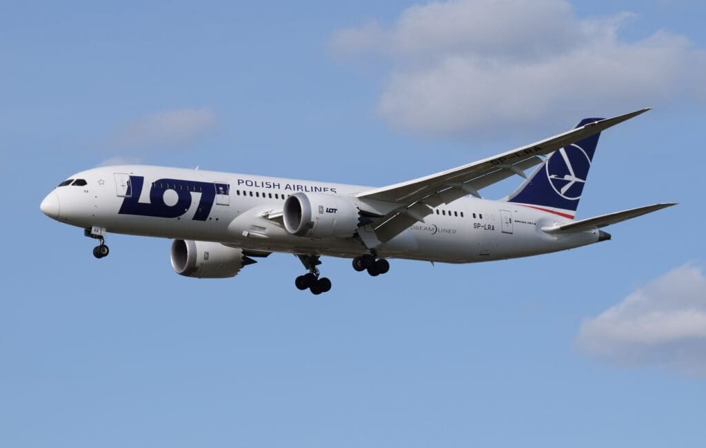 LOT Polish 787