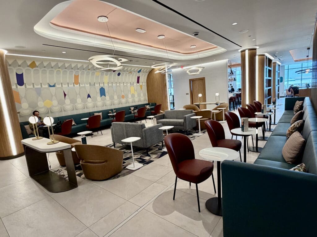 Escape Lounge CVG 27