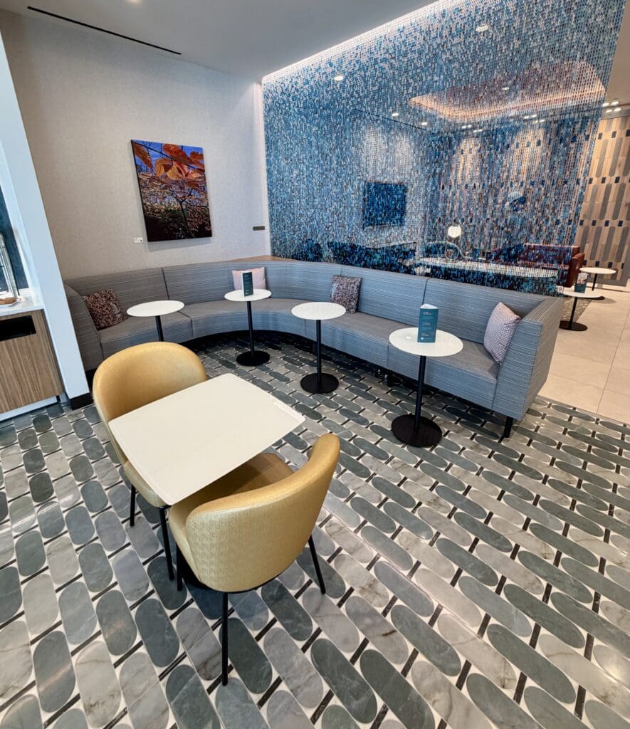 Escape Lounge CVG 28