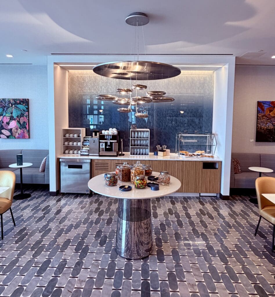 Escape Lounge CVG 23