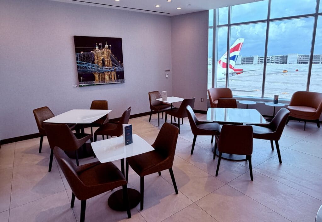 Escape Lounge CVG 25