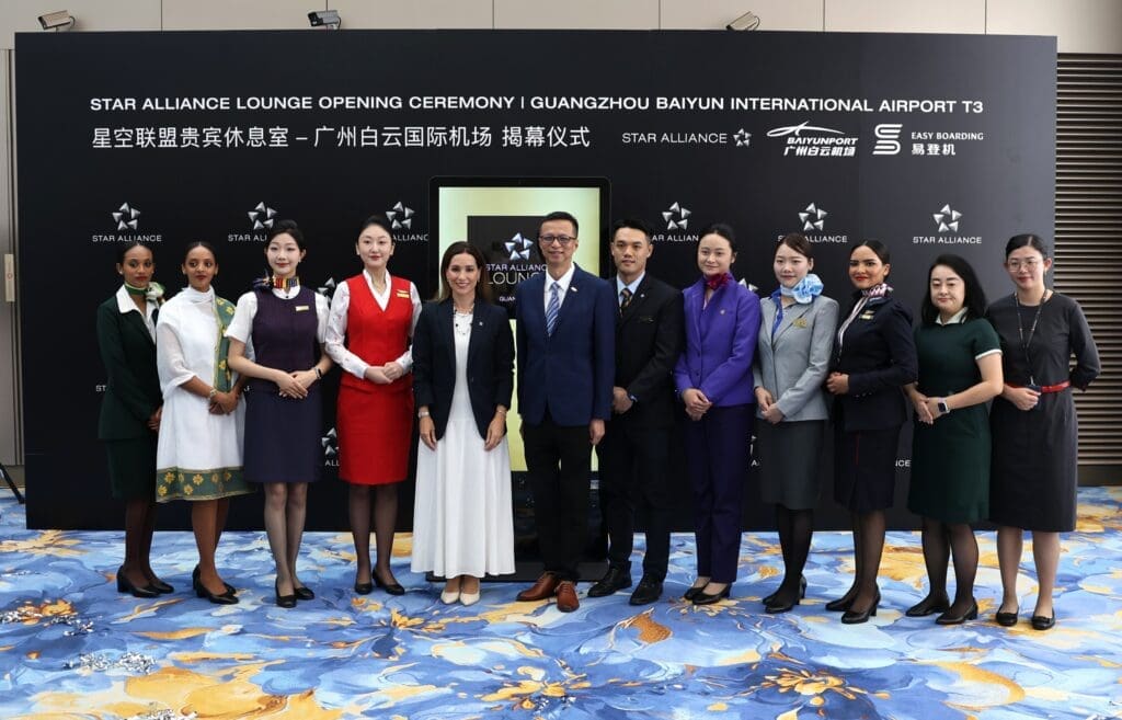 Star Alliance CAN Lounge T3_Ambar Franco Qi Yaoming and Star Alliance member airlines crew