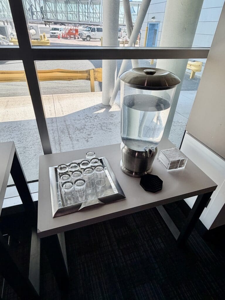 AC Lounge Express YYZ 3