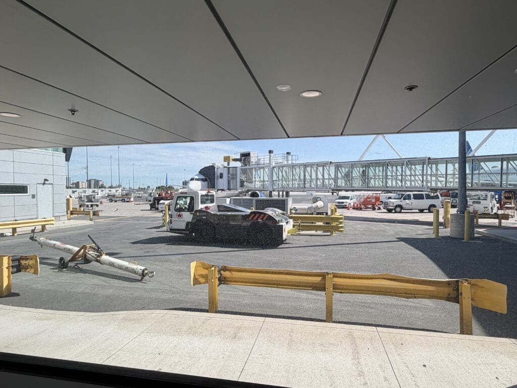 AC Lounge Express YYZ 16