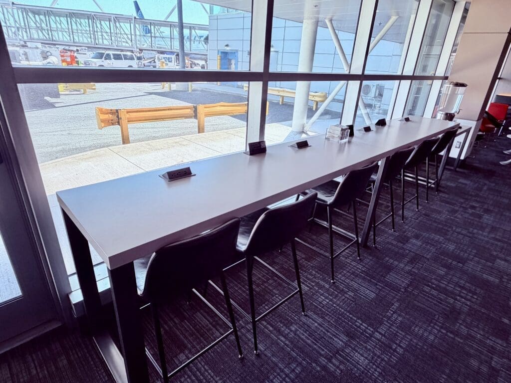 AC Lounge Express YYZ 13