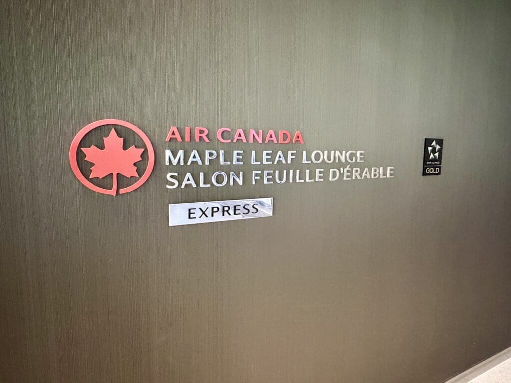 AC Lounge Express YYZ 17