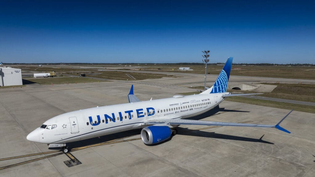 United 737