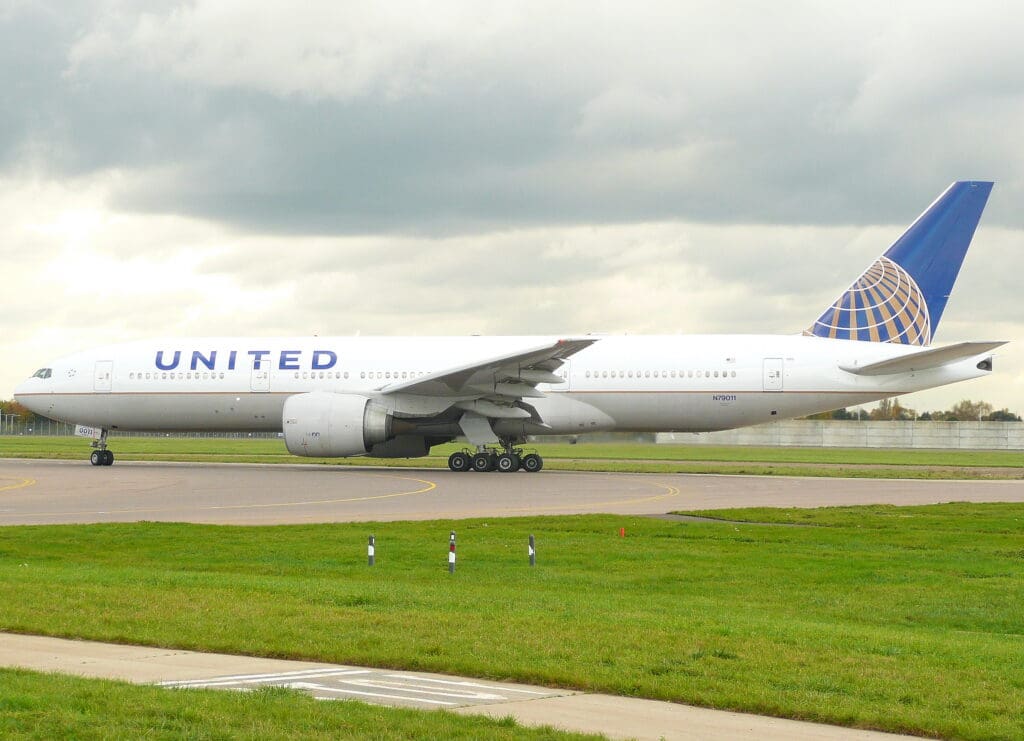 United 777-200