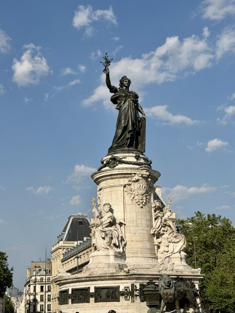 Renaissance Paris Republique 2