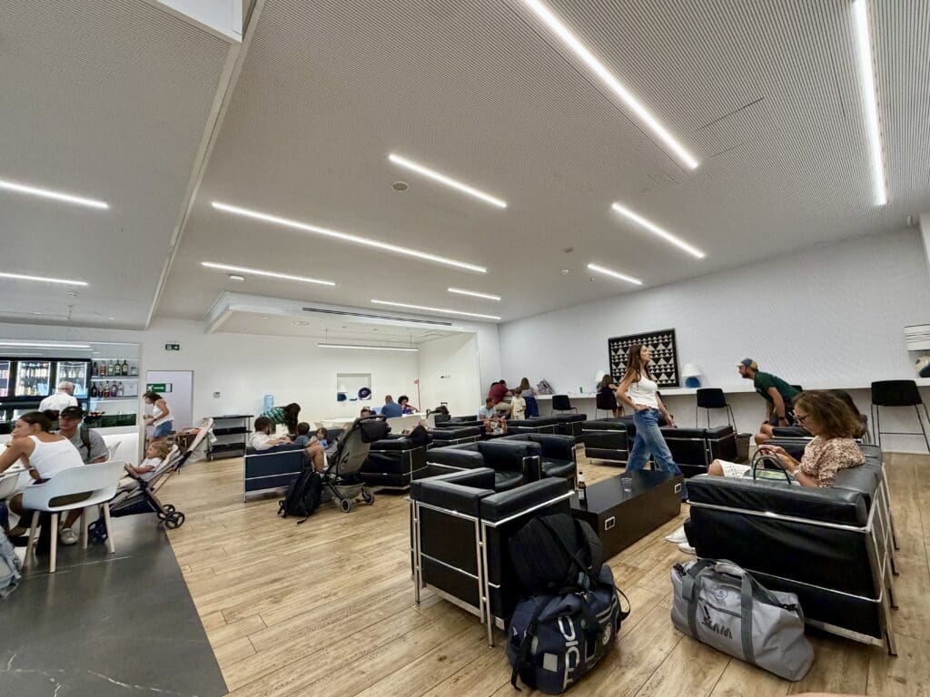 Prima Vista Lounge CAG 13
